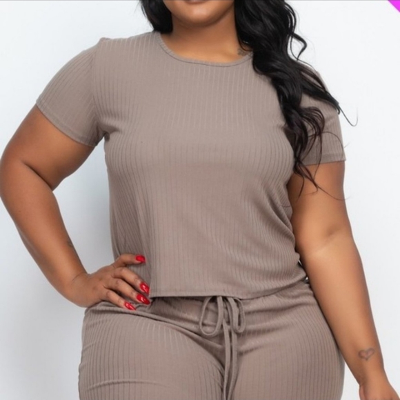 Short Set Bundle - Picture 3 of 4